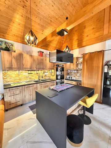 Eladó családi ház, Egerben 114.9 M Ft, 3 szobás