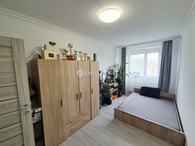 Eladó panellakás, Kecskeméten 57.9 M Ft, 3 szobás