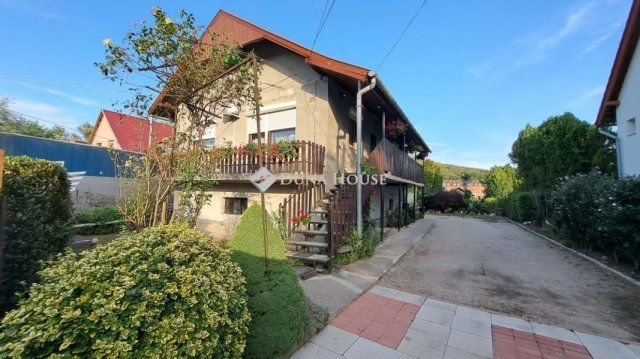 Eladó családi ház, Mendén 65.9 M Ft, 2 szobás