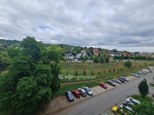 Eladó panellakás, Budapesten, III. kerületben 74.9 M Ft