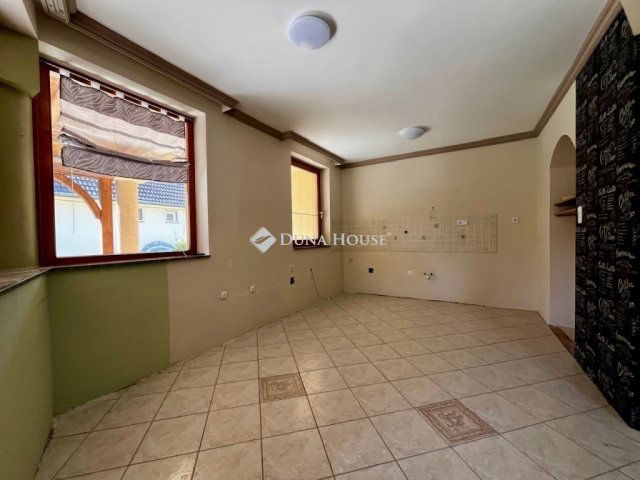 Eladó családi ház, Bólyban 99 M Ft, 5 szobás