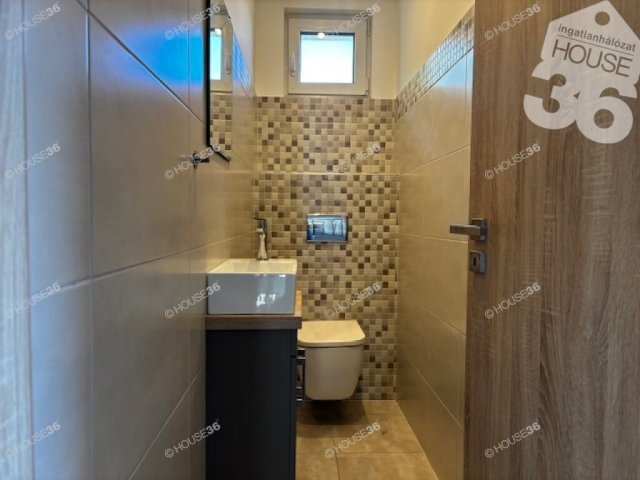 Kiadó családi ház, albérlet, Kecskeméten 399 E Ft / hó