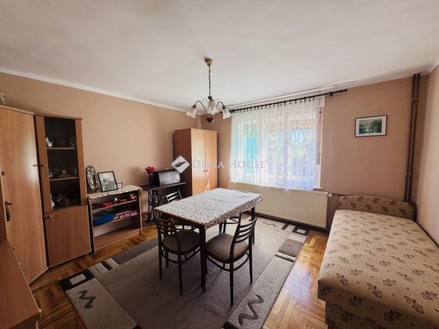 Eladó családi ház, Pécsett 89.9 M Ft, 4 szobás