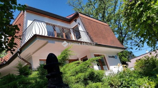 Eladó családi ház, Budapesten, III. kerületben 215 M Ft