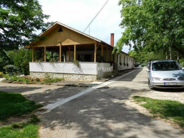 Eladó üzlethelyiség, Gánton 195 M Ft, 9 szobás