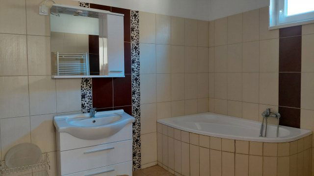 Kiadó ikerház, albérlet, Nyíregyházán 250 E Ft / hó, 3 szobás