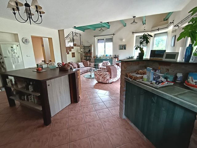 Eladó családi ház, Veresegyházon 149.99 M Ft, 7 szobás