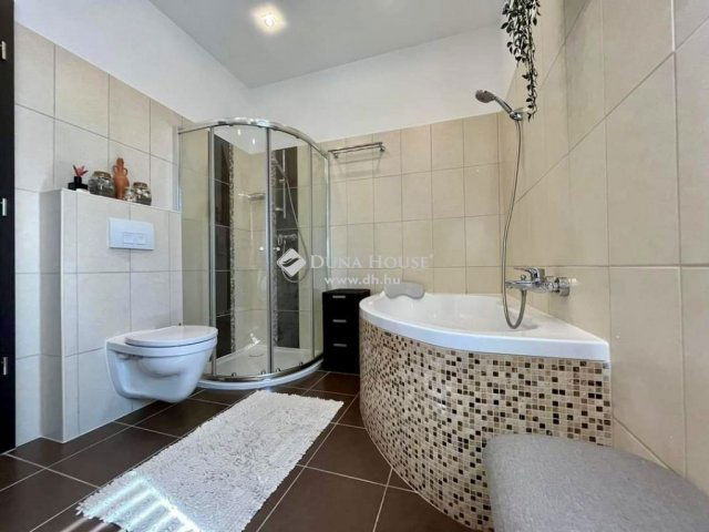 Eladó családi ház, Kecskeméten 150 M Ft, 4 szobás