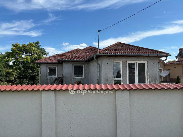 Eladó családi ház, Dombrádon 26.9 M Ft, 5 szobás