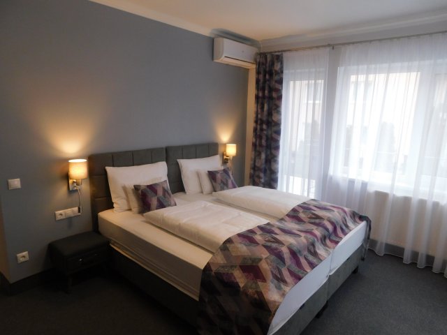 Eladó családi ház, Hévízen 545.805 M Ft, 11+2 szobás