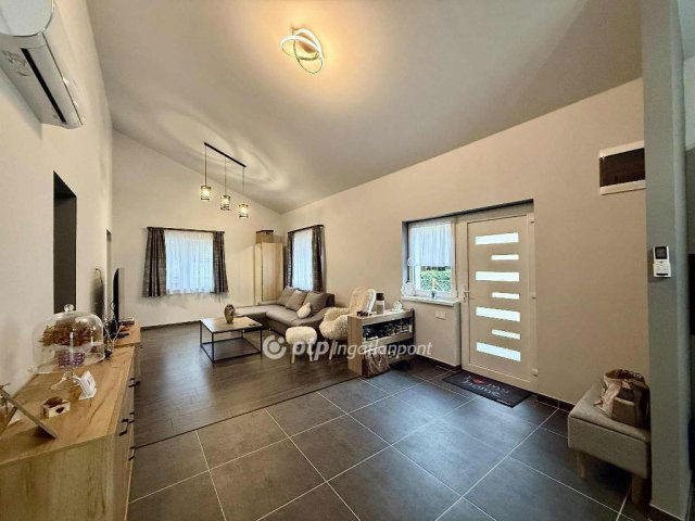 Eladó családi ház, Szigetszentmiklóson 94.9 M Ft, 2+2 szobás