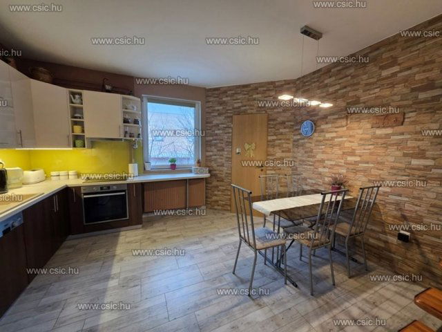 Eladó téglalakás, Pomázon 69.9 M Ft, 3 szobás