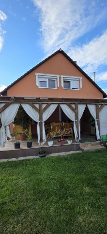 Eladó családi ház, Ercsiben 78.9 M Ft, 6 szobás