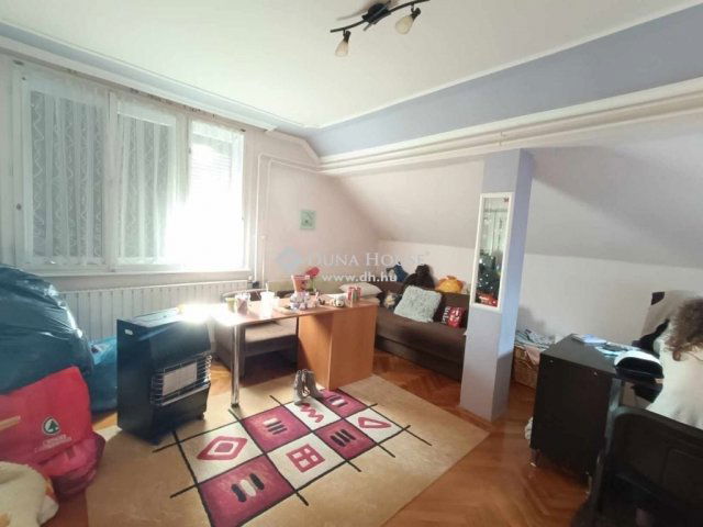 Eladó családi ház, Kunszentmártonban 24.999 M Ft, 5 szobás