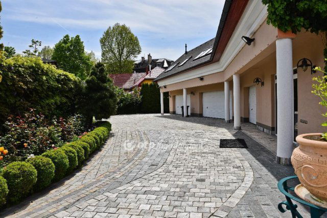 Eladó családi ház, Nyíregyházán 450 M Ft, 6 szobás