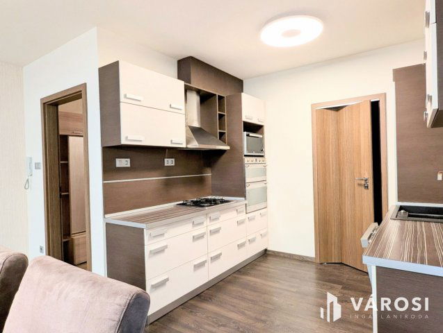 Kiadó családi ház, albérlet, Békéscsabán 300 E Ft / hó