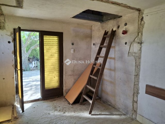 Eladó családi ház, Bicskén 17.5 M Ft, 1 szobás
