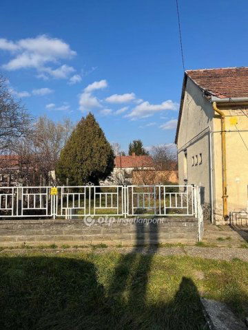 Eladó családi ház, Szászváron 26.9 M Ft, 2 szobás