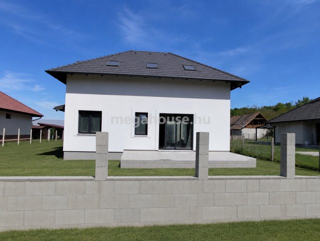 Eladó ikerház, Tordason 126.9 M Ft, 4+1 szobás