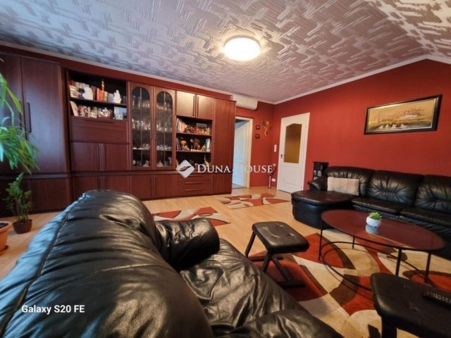 Eladó családi ház, Vecsésen 199 M Ft, 5 szobás