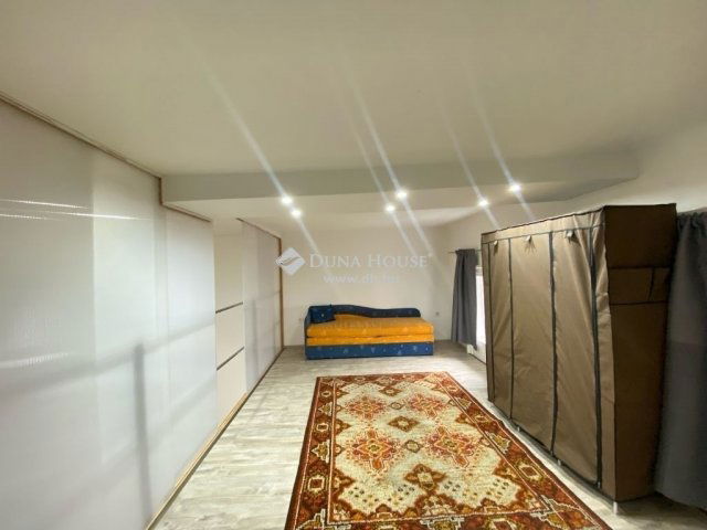 Eladó téglalakás, Budapesten, VI. kerületben 89.9 M Ft, 1 szobás