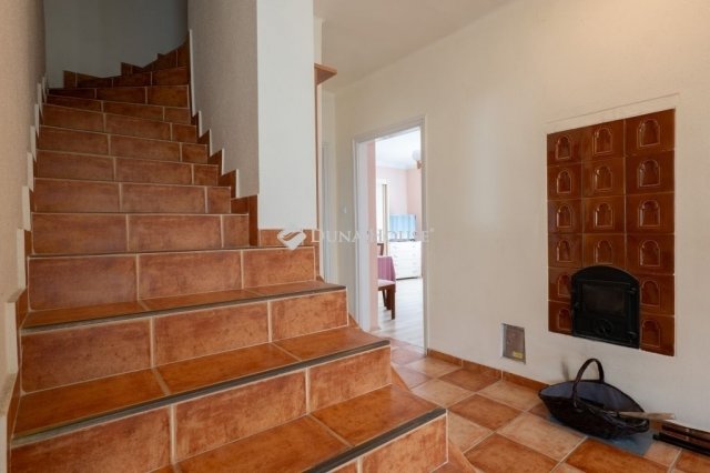 Eladó családi ház, Pécsett 169.9 M Ft, 5+2 szobás