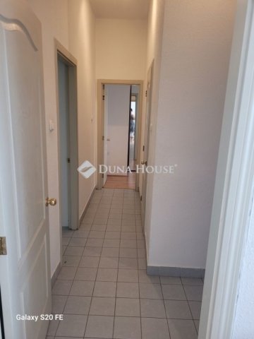 Eladó téglalakás, Vecsésen 72.9 M Ft, 4 szobás