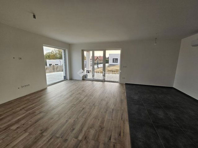 Eladó családi ház, Pécsett 129.9 M Ft, 4 szobás