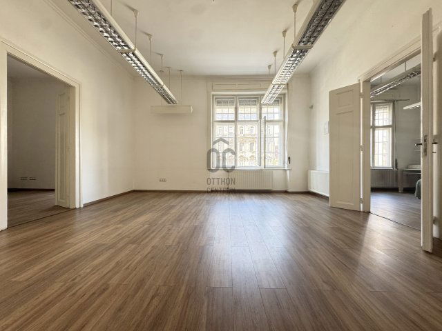 Eladó téglalakás, Budapesten, VIII. kerületben, Baross utcában