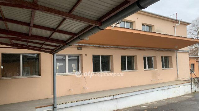 Eladó üzlethelyiség, Nyíregyházán 246.187 M Ft