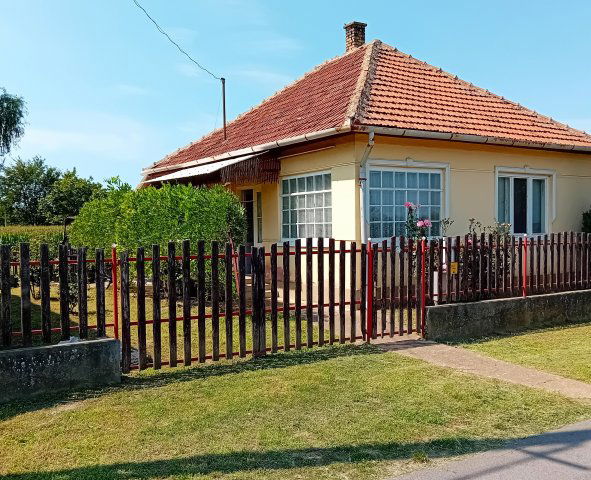 Eladó családi ház, Gávavencsellőn 7 M Ft, 2 szobás