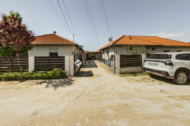 Eladó családi ház, Szigetszentmiklóson 109 M Ft, 4 szobás