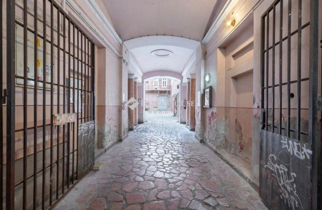 Eladó téglalakás, Budapesten, VII. kerületben 105 M Ft, 2 szobás