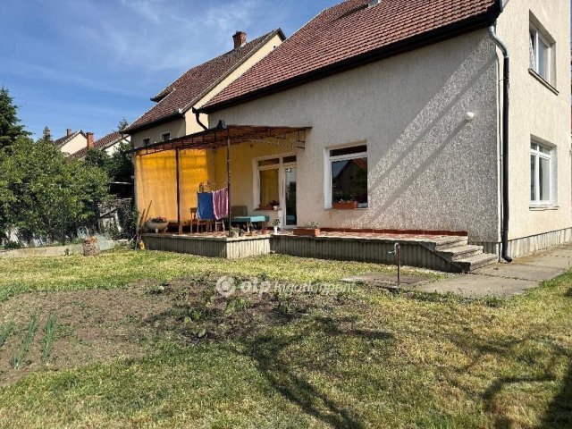 Eladó családi ház, Jászberényben 104.89 M Ft, 4 szobás