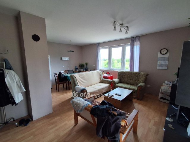 Eladó családi ház, Pázmándfalun 84.8 M Ft, 2+2 szobás