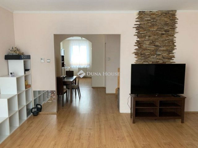 Eladó téglalakás, Székesfehérvárott 99.6 M Ft, 3 szobás