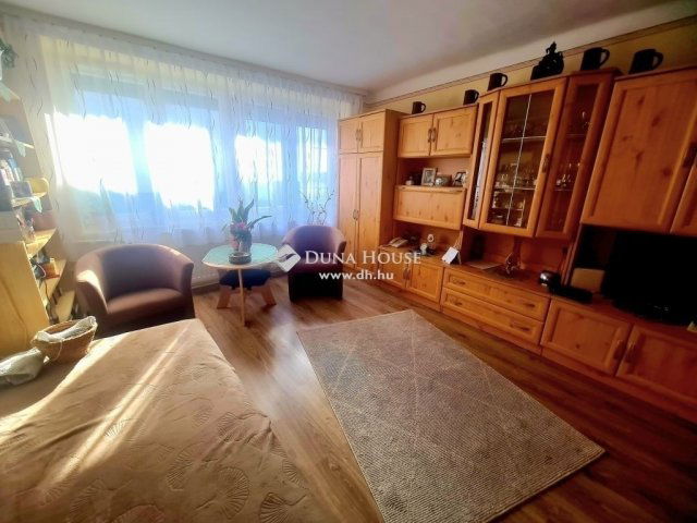 Eladó családi ház, Pécsett 67 M Ft, 4 szobás
