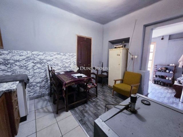 Eladó családi ház, Szegeden 58.9 M Ft, 4+2 szobás