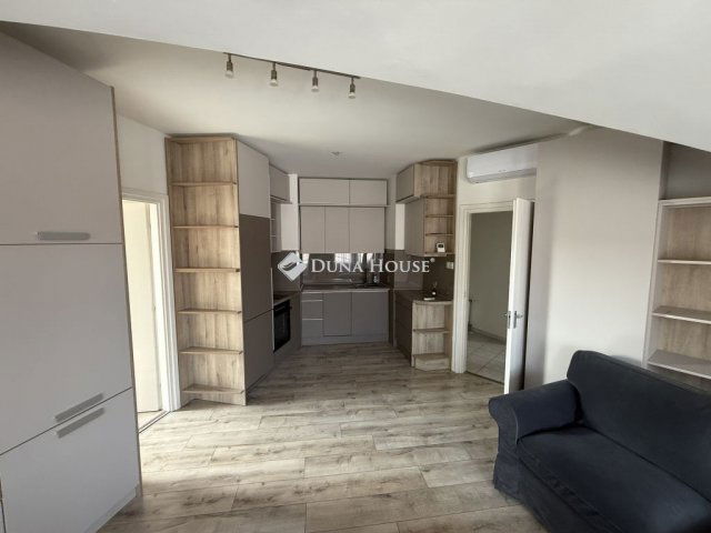 Kiadó téglalakás, albérlet, Pécsett 270 E Ft / hó, 3 szobás