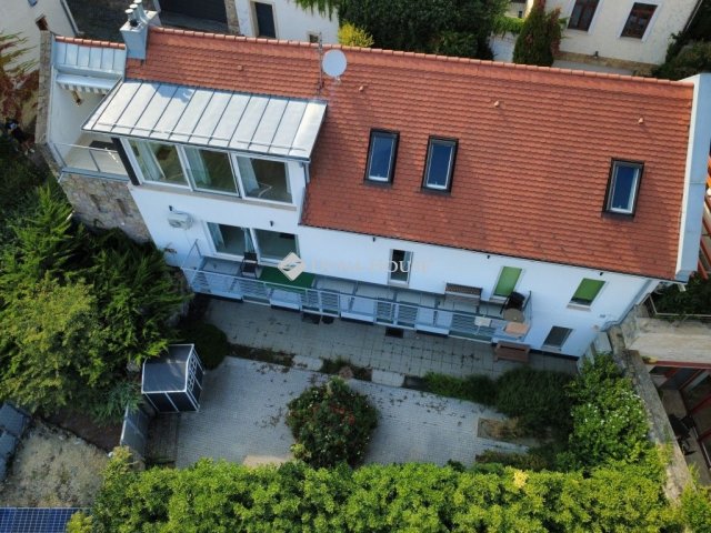 Eladó családi ház, Szentendrén 350 M Ft, 5 szobás