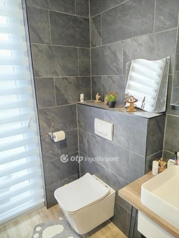 Eladó családi ház, Pécsett 139.5 M Ft, 3 szobás