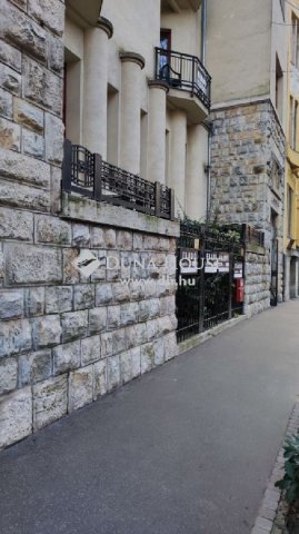 Eladó üzlethelyiség, Budapesten, VI. kerületben 190 M Ft