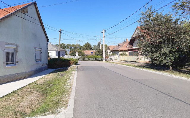 Eladó üzlethelyiség, Üllőn, Petőfi utcában 22 M Ft, 1 szobás