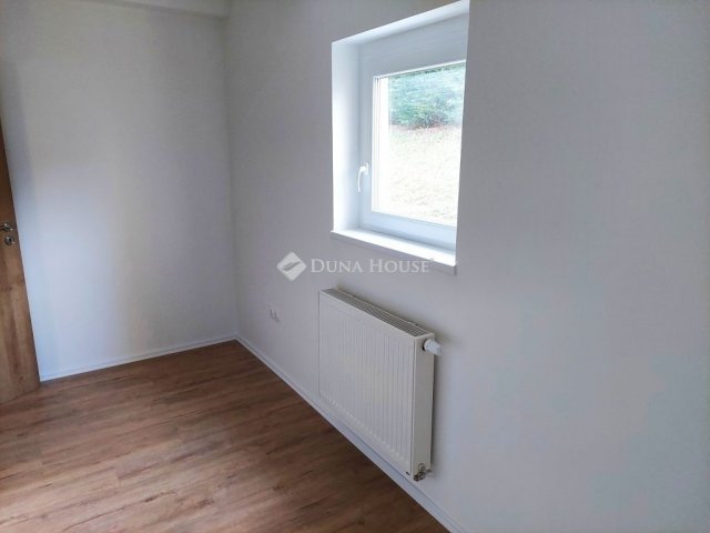 Eladó téglalakás, Pécsett 85.9 M Ft, 4 szobás