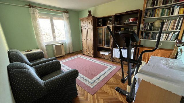 Eladó téglalakás, Nyíregyházán 49.9 M Ft, 4 szobás