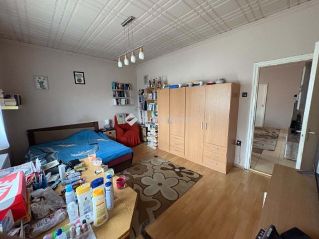 Eladó családi ház, Jánossomorján 79.9 M Ft, 8 szobás
