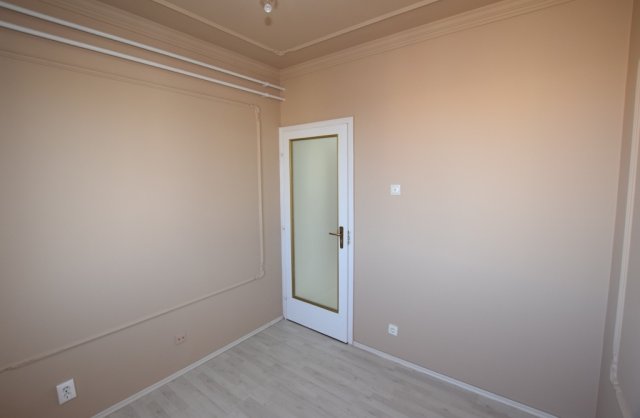 Eladó panellakás, Debrecenben 79.9 M Ft, 2+1 szobás