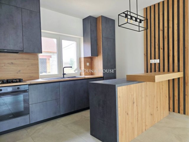 Eladó ikerház, Pécsett 114.9 M Ft, 4 szobás