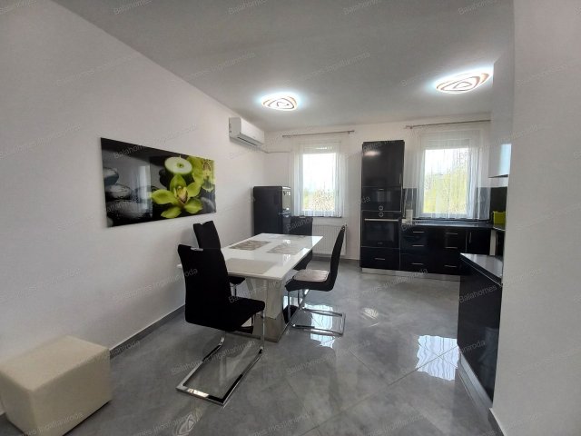 Eladó panellakás, Siófokon 73 M Ft, 1 szobás