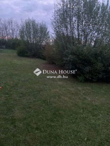 Eladó családi ház, Szadán 130 M Ft, 3 szobás